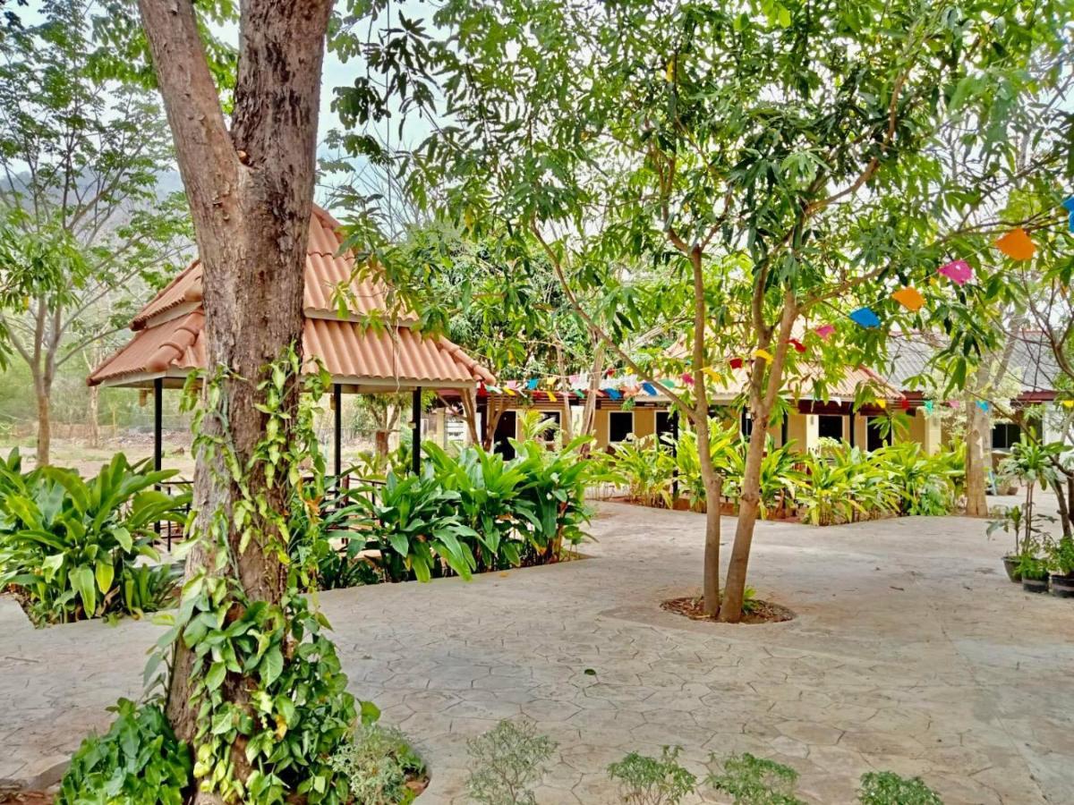 Erawan Guesthouse Pakse Extérieur photo